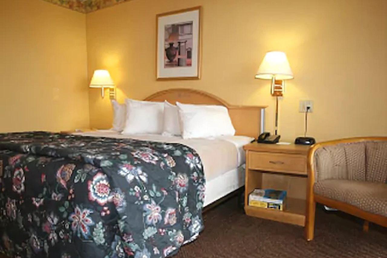 Knights Inn Six Flags Lodge West Exteriör bild