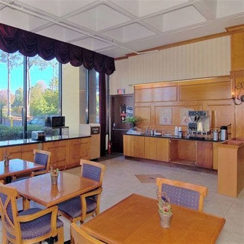 Knights Inn Six Flags Lodge West Restaurang bild